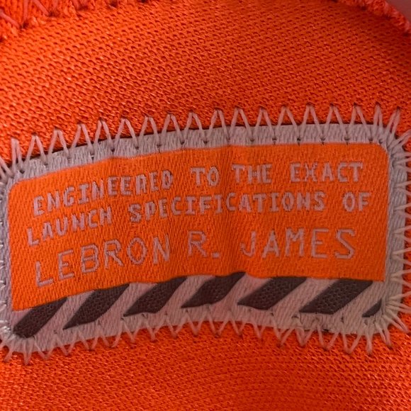 NIKE Basketball LeBron XVII LTD - Picture 9 of 9